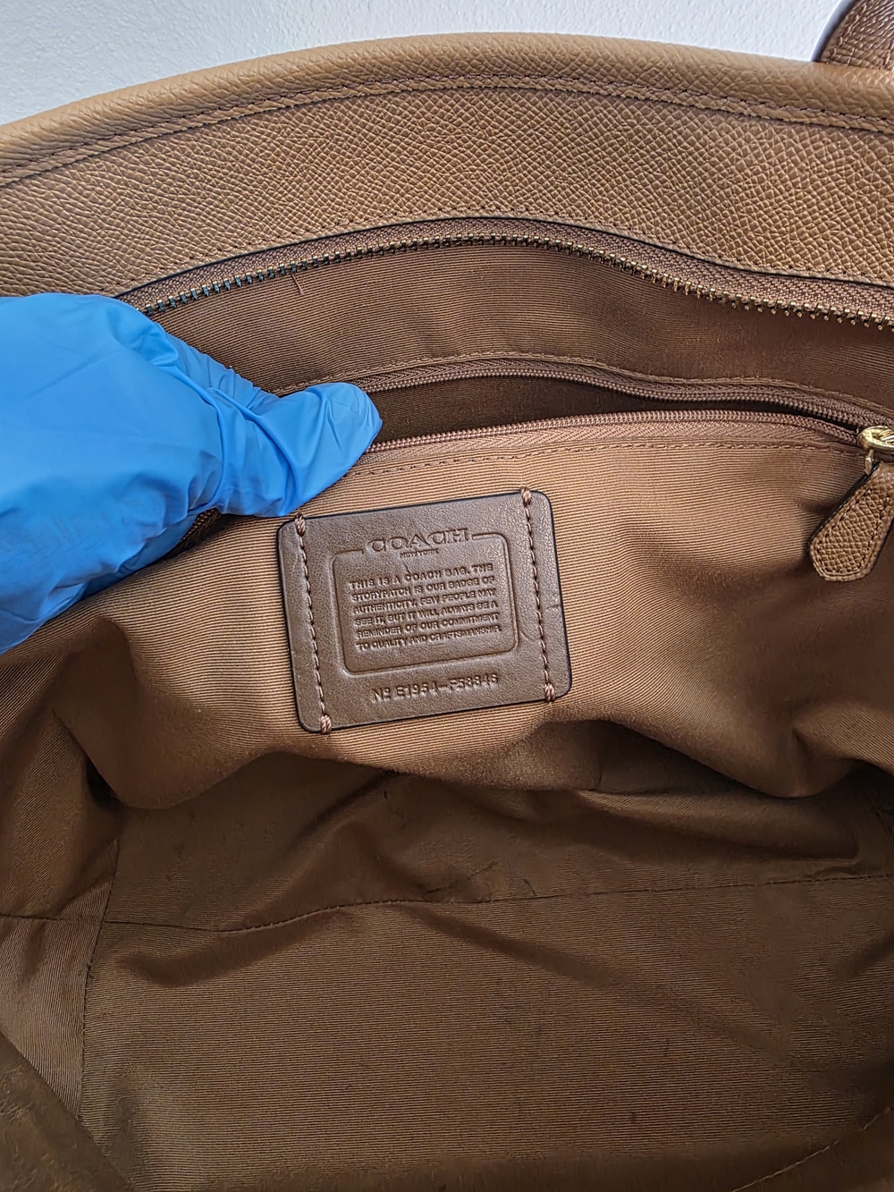Coach Tan Leather Tote Bag - Classic Everyday Shoulder Bag - Picture 7 of 9